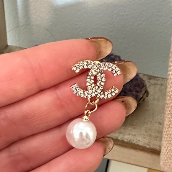 Chanel pearl dangle earrings - Picture 5 of 6